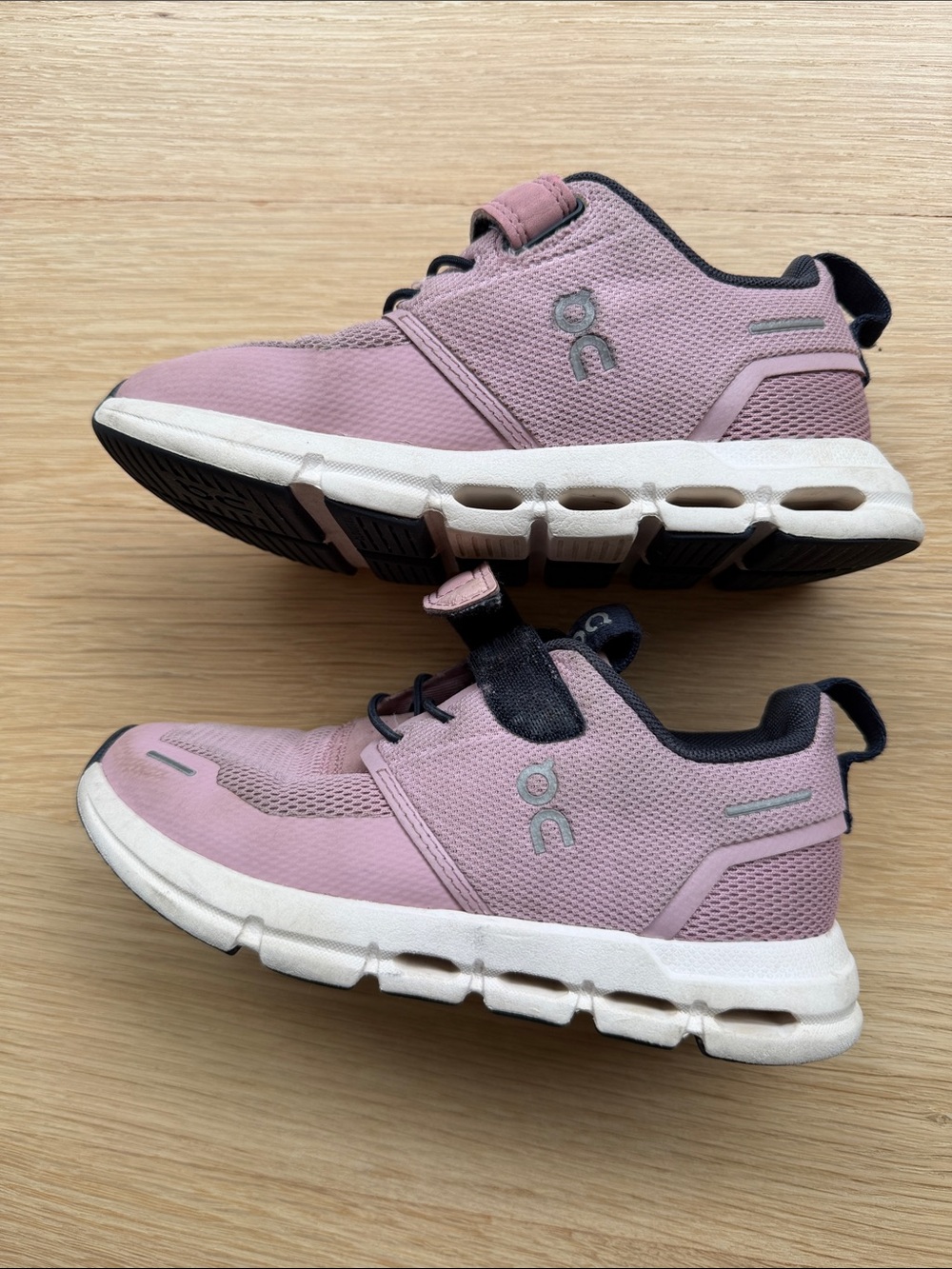 Girl's On Kids Cloud Play Pink Athletic Sneakers Size 11.5